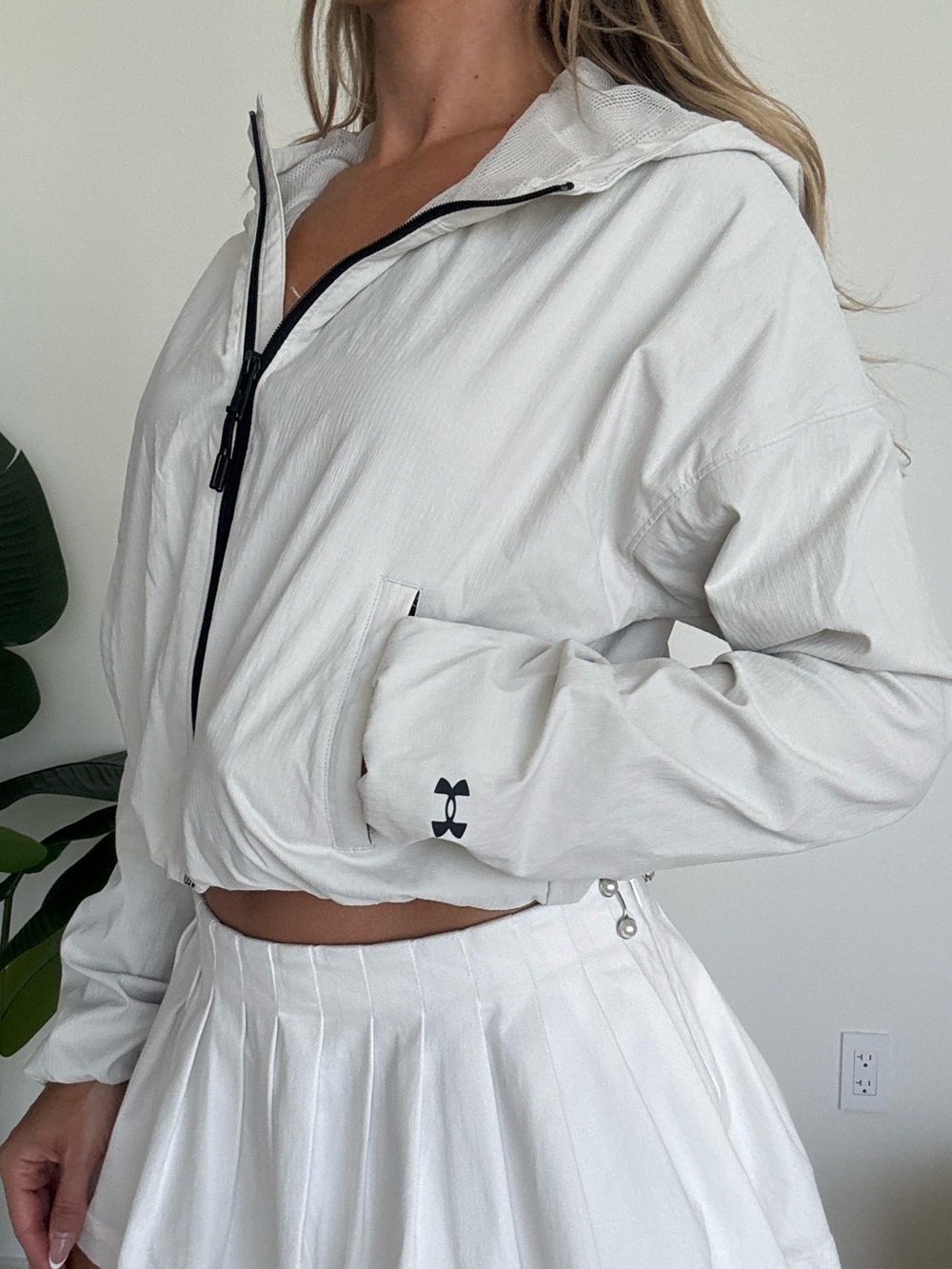 Under Armour White Hooded Lightweight Zip Jacket with Black Trim - Picture 3 of 5